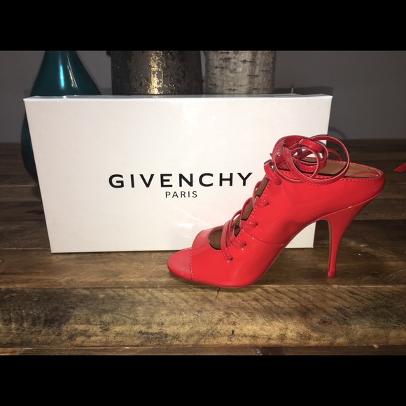 New Givenchy Patent Leather Lace-up Mules - Picture 6 of 8